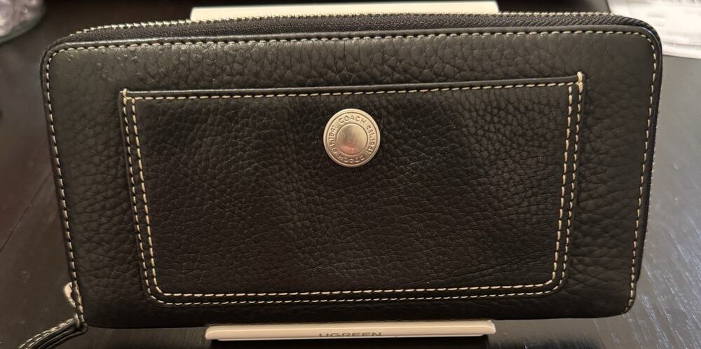 Authentic COACH Chelsea Zip Around Accordion Leather Wallet GUC!